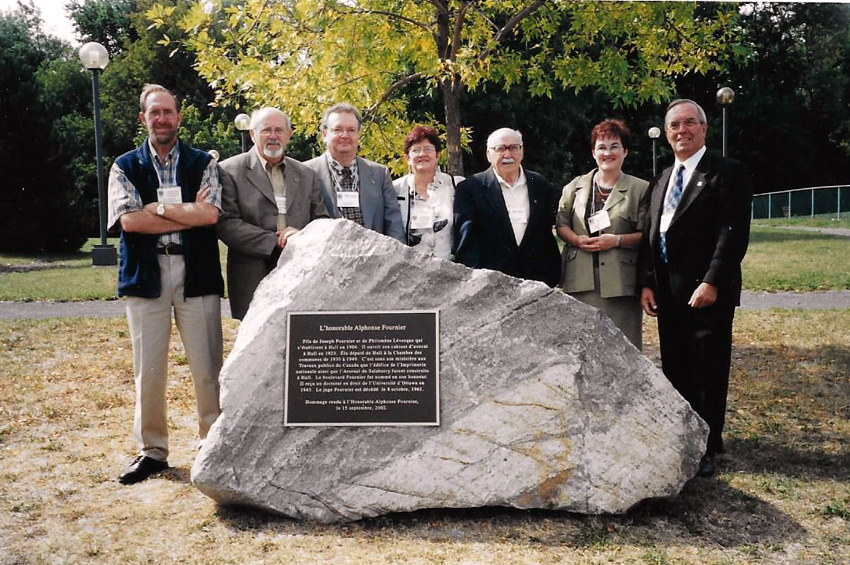 Inauguration plaque hommage