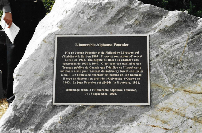 Inauguration plaque hommage